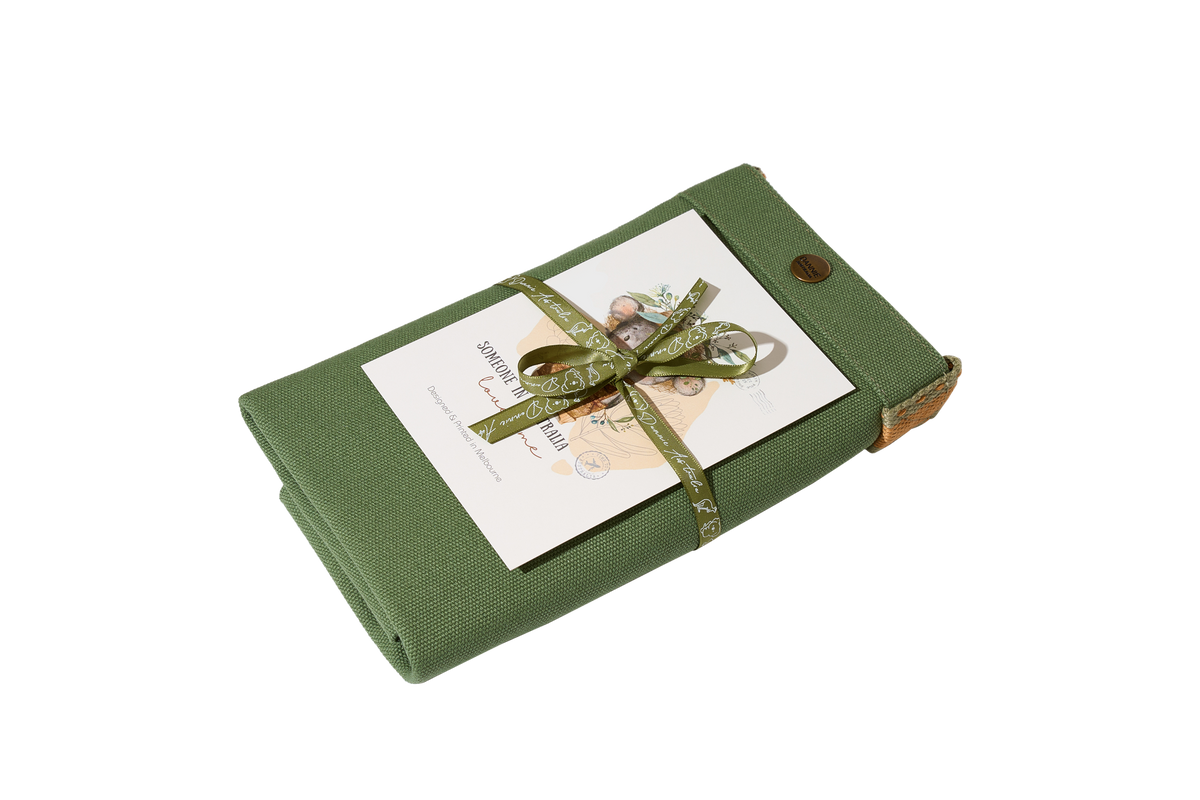 XB2501G green bag with complimentary ribbon and postcard gift wrapping